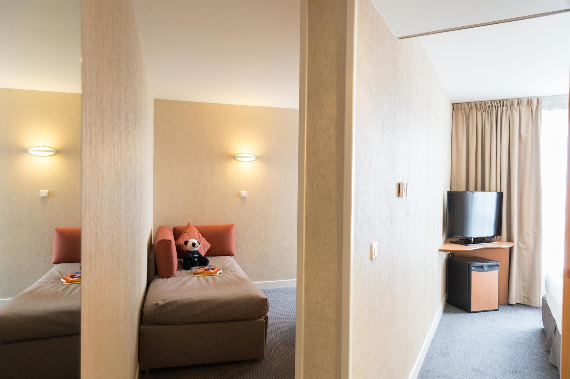 Best Western Plus Paris Saclay Exterior photo