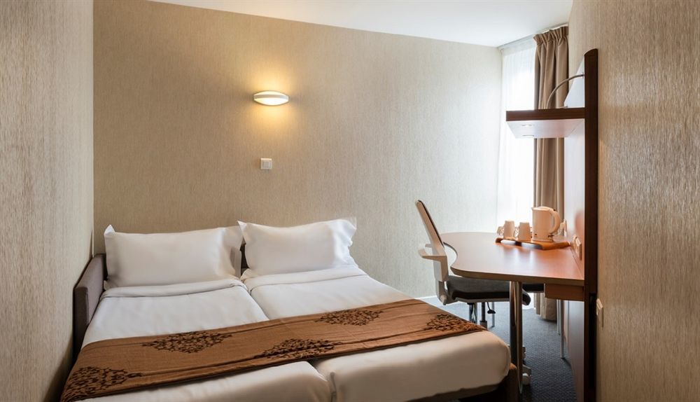 Best Western Plus Paris Saclay Exterior photo