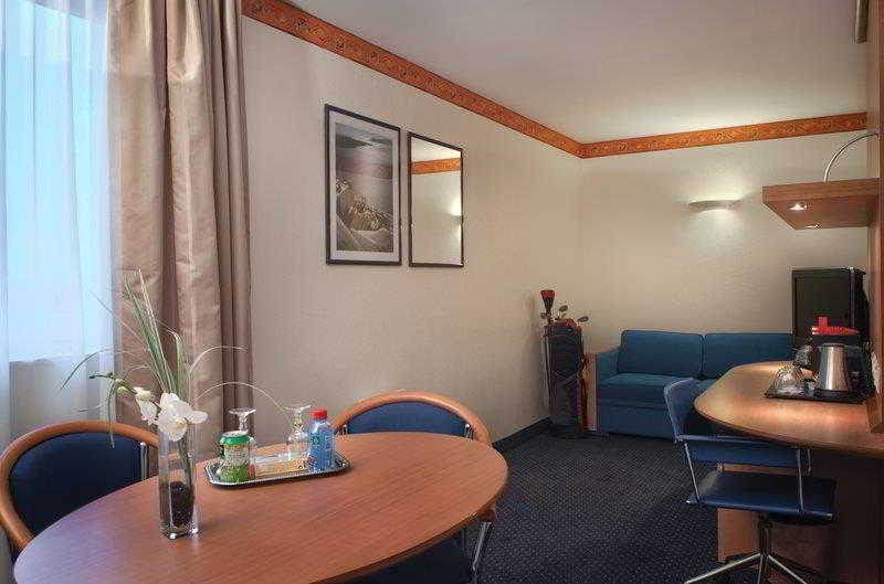 Best Western Plus Paris Saclay Exterior photo