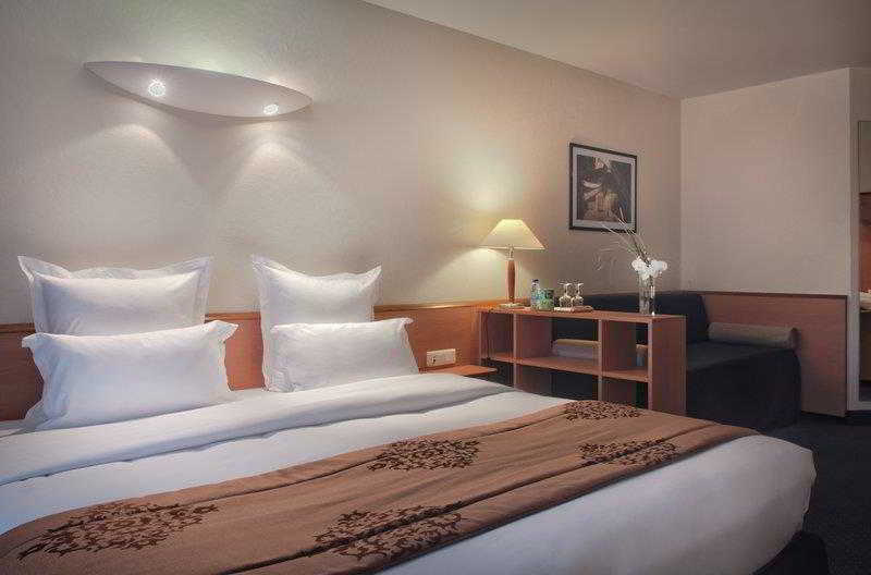 Best Western Plus Paris Saclay Exterior photo