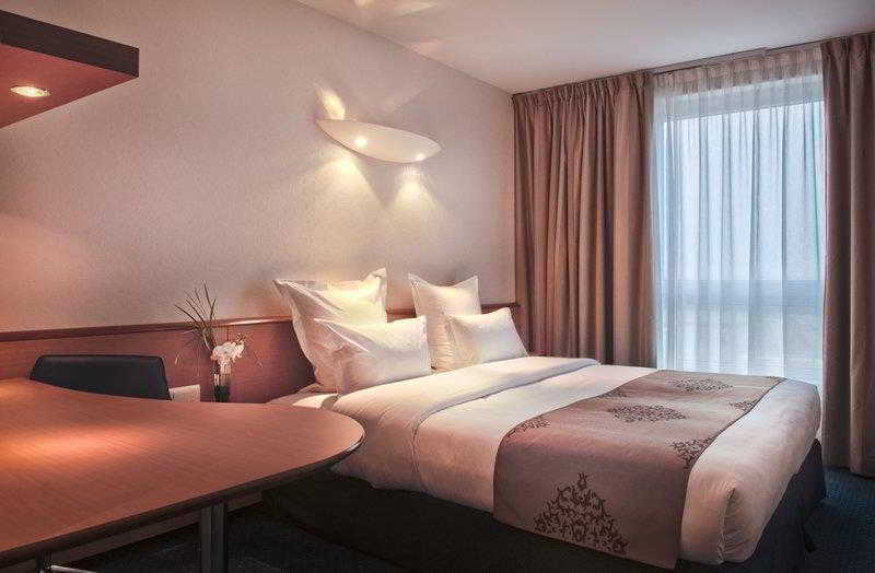 Best Western Plus Paris Saclay Exterior photo