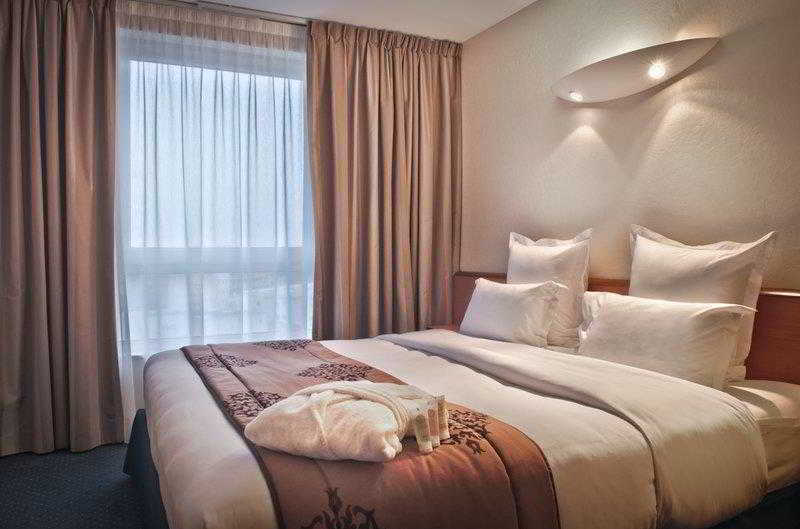 Best Western Plus Paris Saclay Exterior photo